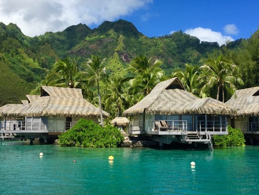 Bo i en dejlig bungalow i Fransk Polynesien før eller efter dit Windstar cruise