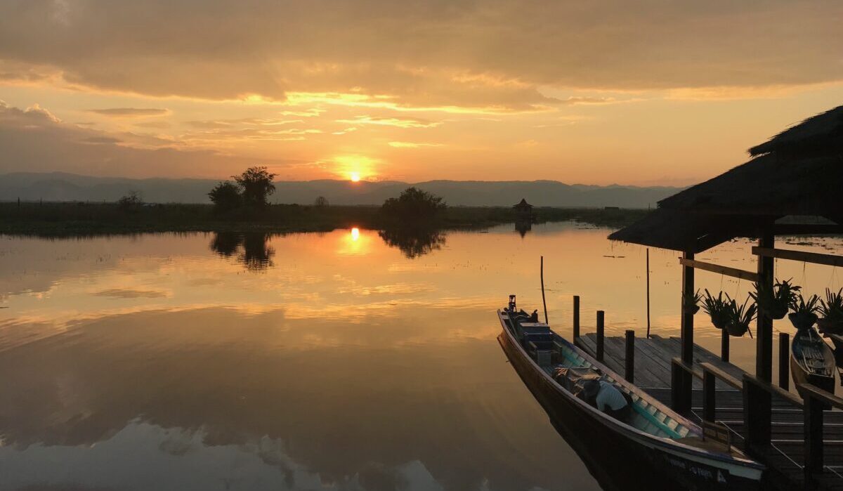 Oplev den smukke solnedgangene ved Inle Søen på din Myanmar rundrejse