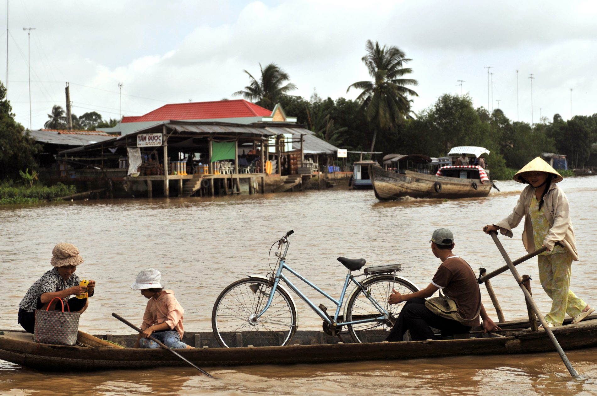 Cruise på Mekong floden i Cambodia går sin vante gang uden stress