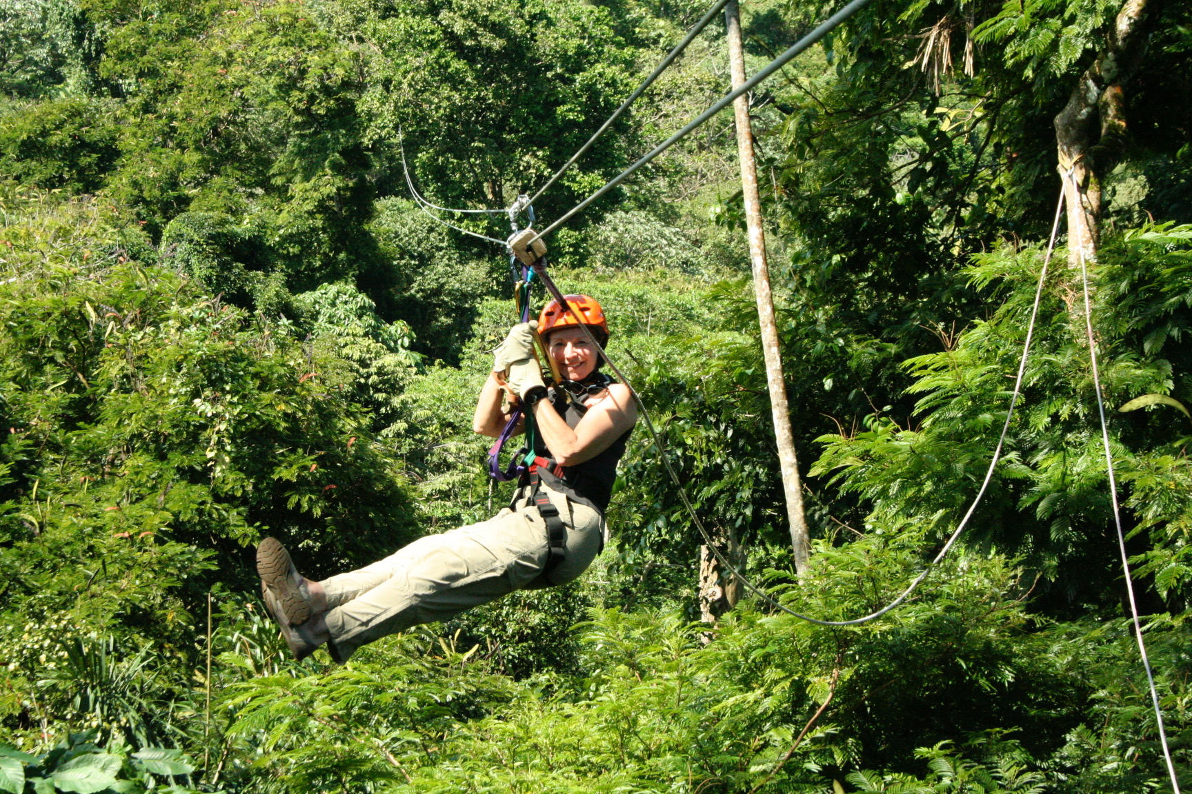 Prøv en zip-line tur henover trætoppene på din Costa Rica rundrejse