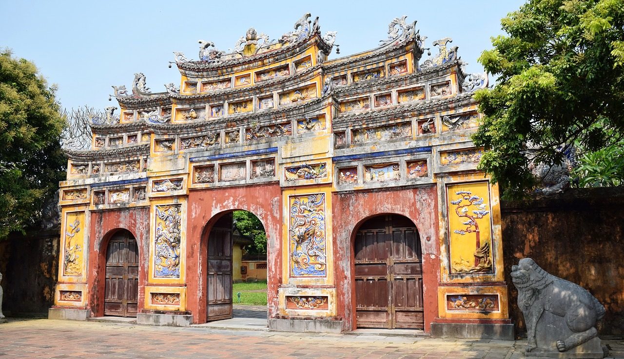En af indgangene til den gamle Kejserby i Hue i Vietnam