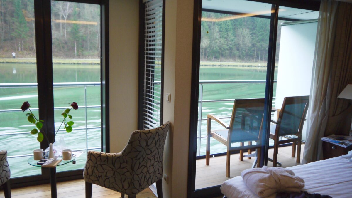 Standard stateroom med fransk balkon og fuld balkon på Ama Waterways skibene