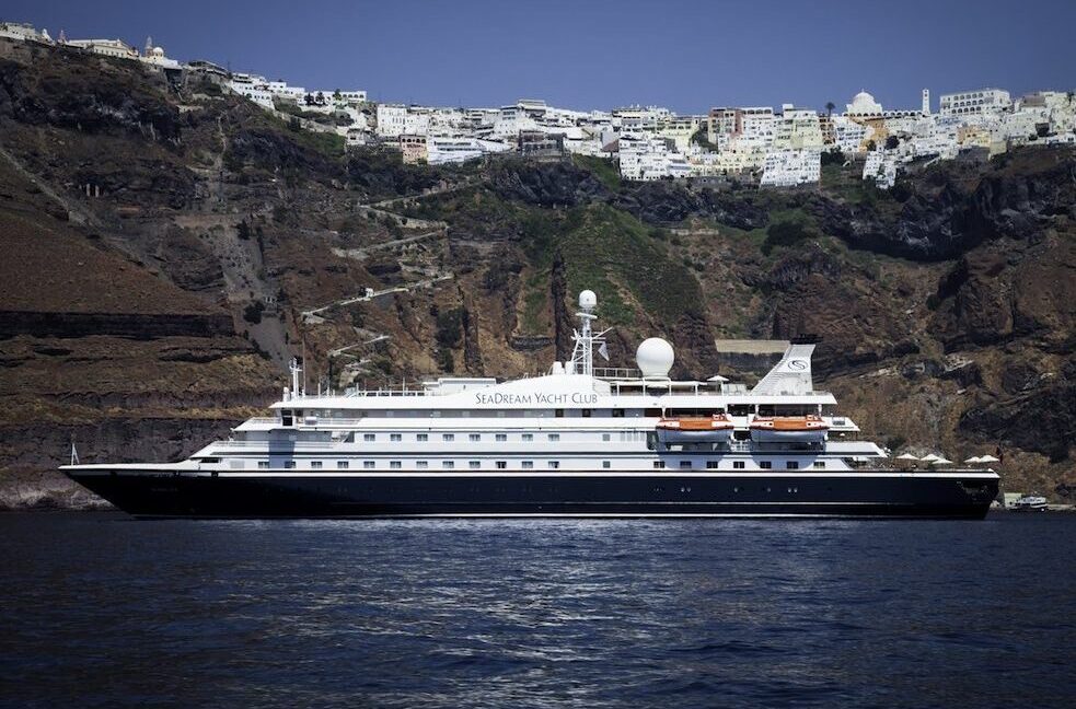 SeaDream Yacht Club in Santorini