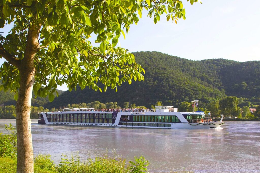 Fra den franske balkon kan du opleve det smukke flodcruise i Frankrig på Garonne floden